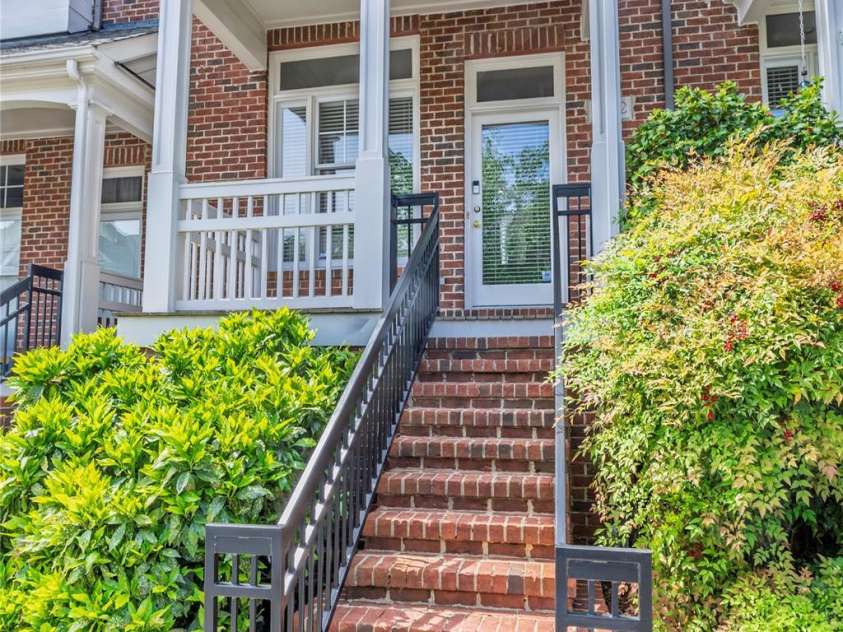 4912 Hill View Drive, Charlotte, NC 28210.  MLS# CAR4375167, YatesRealty ID 16665. 