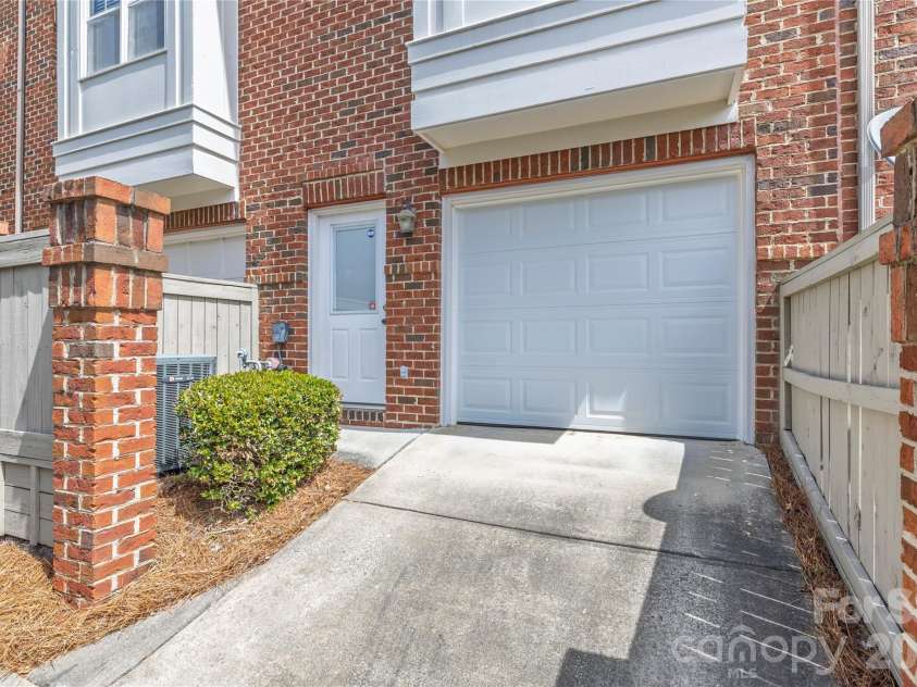 4912 Hill View Drive, Charlotte, NC 28210.  MLS# CAR4375167, YatesRealty ID 16665. 