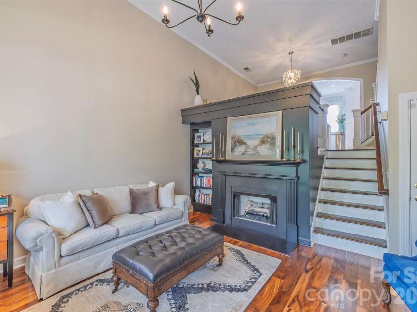 4912 Hill View Drive, Charlotte, NC 28210.  MLS# CAR4375167, YatesRealty ID 16665. 