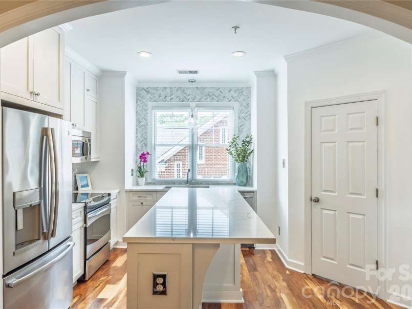 4912 Hill View Drive, Charlotte, NC 28210.  MLS# CAR4375167, YatesRealty ID 16665. 