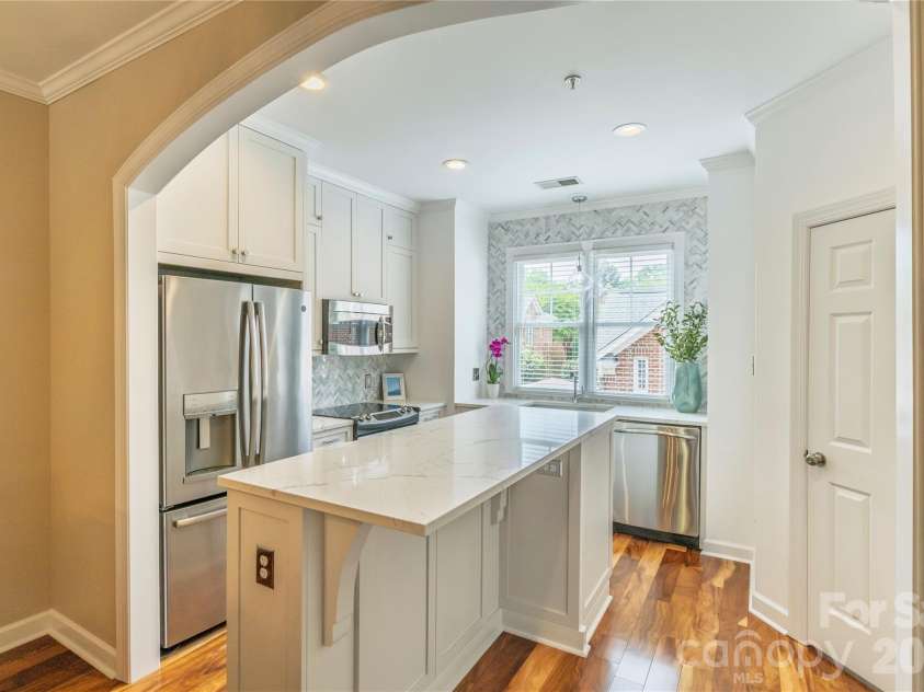 4912 Hill View Drive, Charlotte, NC 28210.  MLS# CAR4375167, YatesRealty ID 16665. 