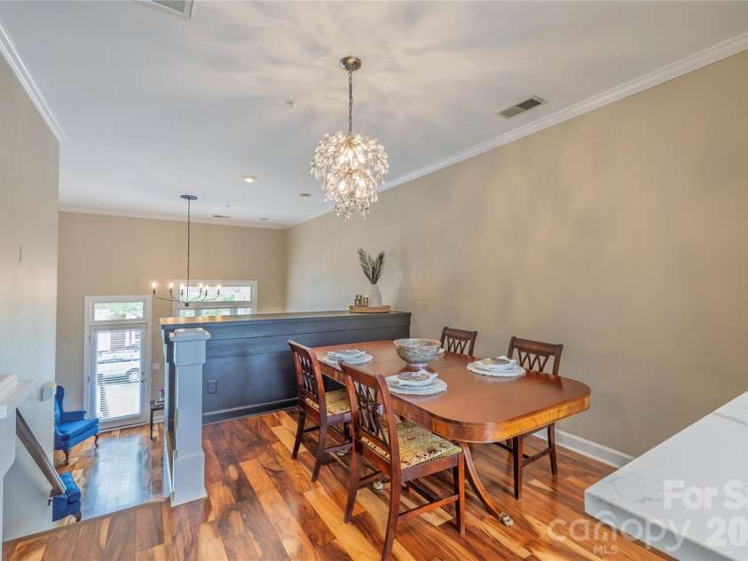 4912 Hill View Drive, Charlotte, NC 28210.  MLS# CAR4375167, YatesRealty ID 16665. 