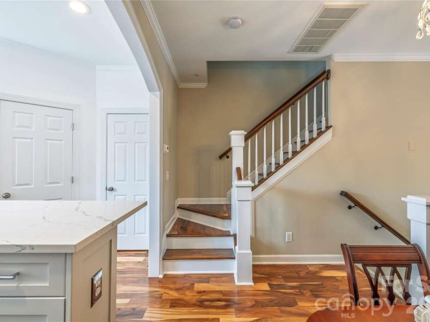 4912 Hill View Drive, Charlotte, NC 28210.  MLS# CAR4375167, YatesRealty ID 16665. 