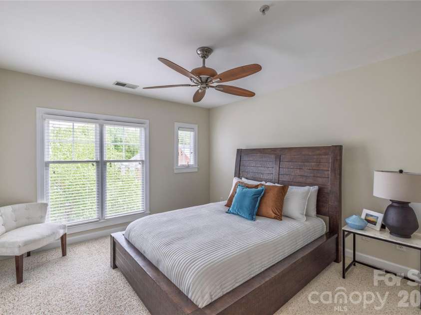 4912 Hill View Drive, Charlotte, NC 28210.  MLS# CAR4375167, YatesRealty ID 16665. 