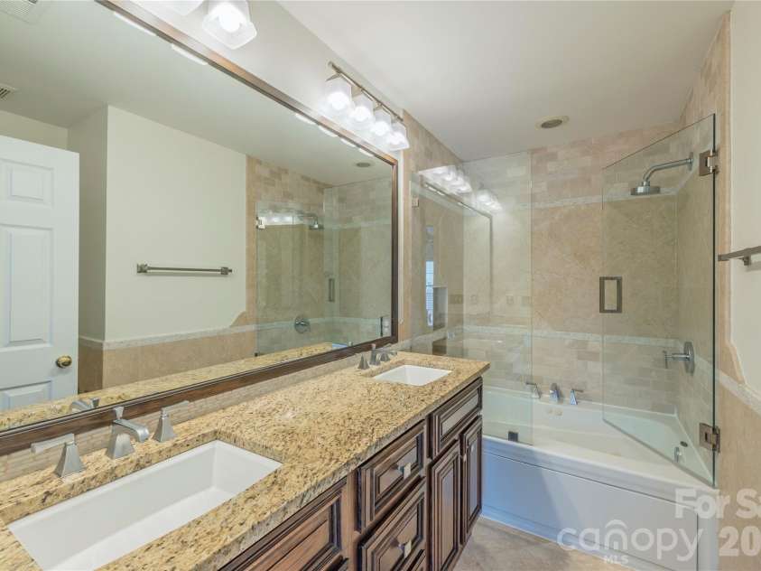 4912 Hill View Drive, Charlotte, NC 28210.  MLS# CAR4375167, YatesRealty ID 16665. 
