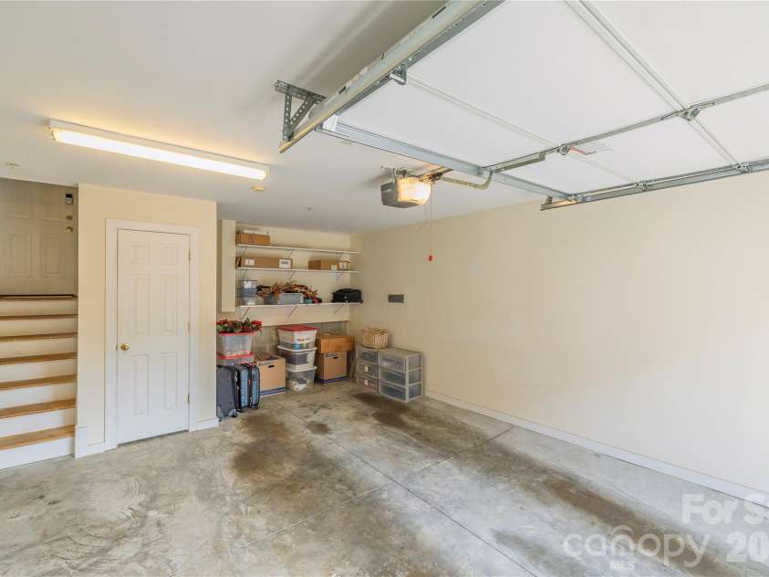 4912 Hill View Drive, Charlotte, NC 28210.  MLS# CAR4375167, YatesRealty ID 16665. 