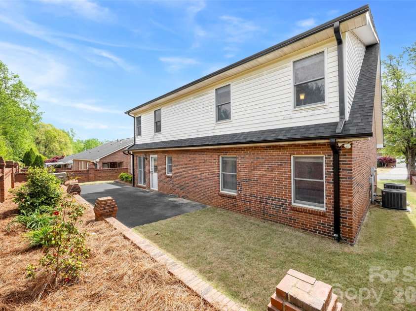 1940 Wexford Court, Gastonia, NC 28054.  MLS# CAR4366097, YatesRealty ID 16666. 