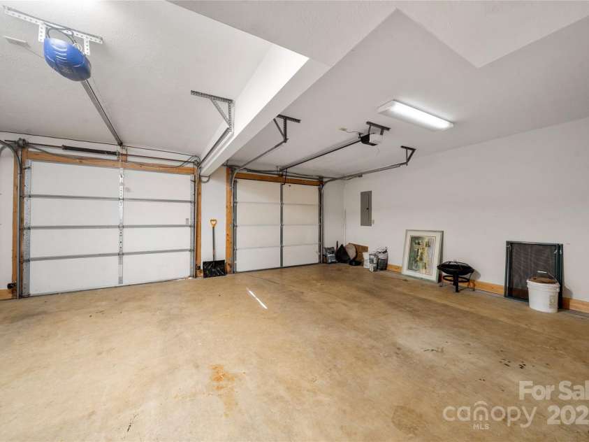 339 Tsalagi Trail, Maggie Valley, NC 28751.  MLS# CAR4263585, YatesRealty ID 16666. 2-car garage and laundry area