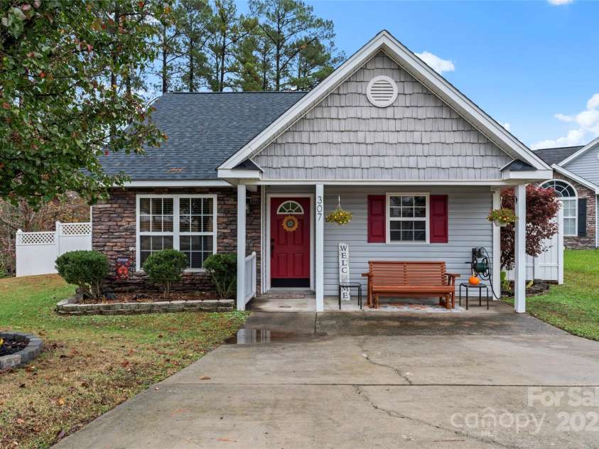 307 Tara Elizabeth Place, Kannapolis, NC 28083.  MLS# CAR4201891, YatesRealty ID 16667. 