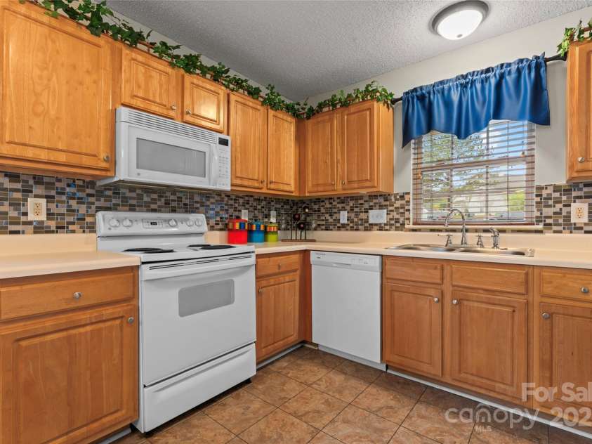 307 Tara Elizabeth Place, Kannapolis, NC 28083.  MLS# CAR4201891, YatesRealty ID 16667. 