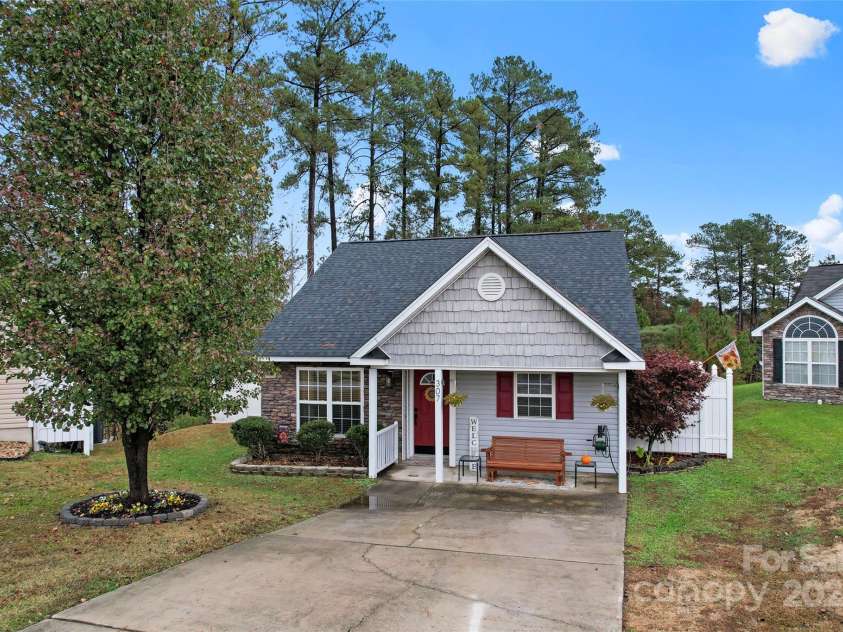 307 Tara Elizabeth Place, Kannapolis, NC 28083.  MLS# CAR4201891, YatesRealty ID 16667. 