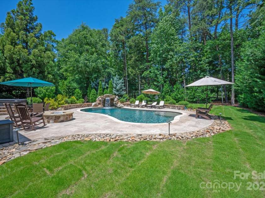 1085 Wessington Manor Lane, Fort Mill, SC 29715.  MLS# CAR4261252, YatesRealty ID 16668. 