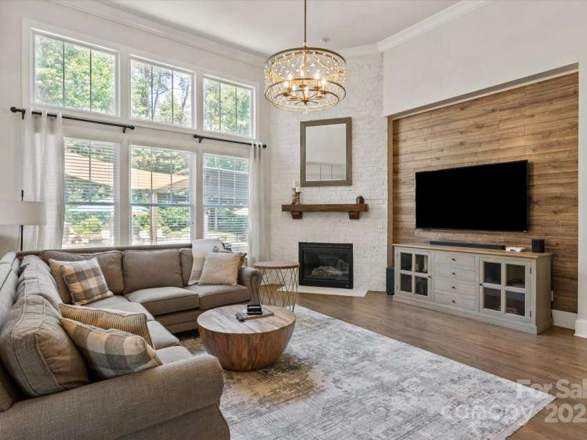 1085 Wessington Manor Lane, Fort Mill, SC 29715.  MLS# CAR4261252, YatesRealty ID 16668. 