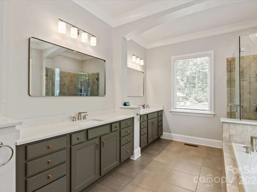 1085 Wessington Manor Lane, Fort Mill, SC 29715.  MLS# CAR4261252, YatesRealty ID 16668. 