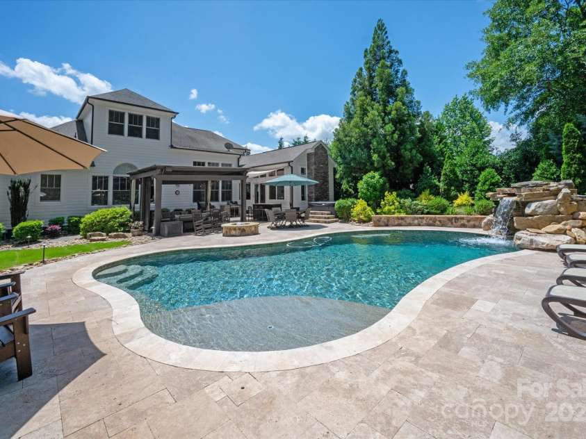 1085 Wessington Manor Lane, Fort Mill, SC 29715.  MLS# CAR4261252, YatesRealty ID 16668. 