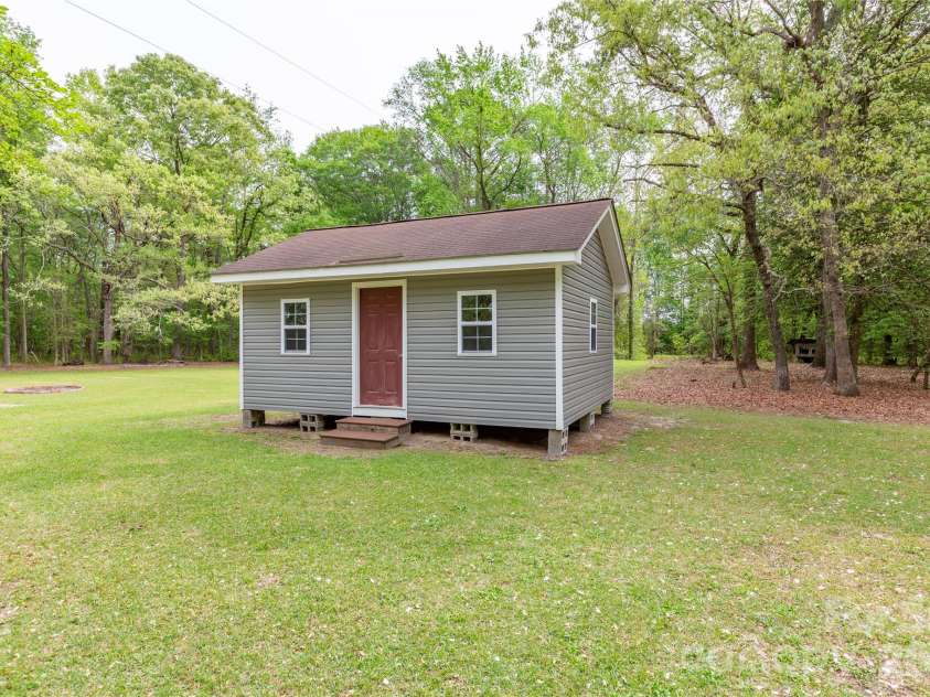 1224 Loop Road, Hookerton, NC 28538.  MLS# CAR4359217, YatesRealty ID 16669. 16x20 Building new flooring and siding