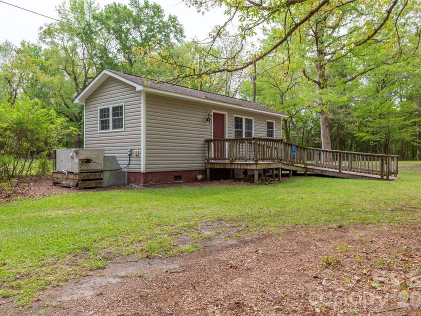 1224 Loop Road, Hookerton, NC 28538.  MLS# CAR4359217, YatesRealty ID 16669. Beauty Shop 12x31