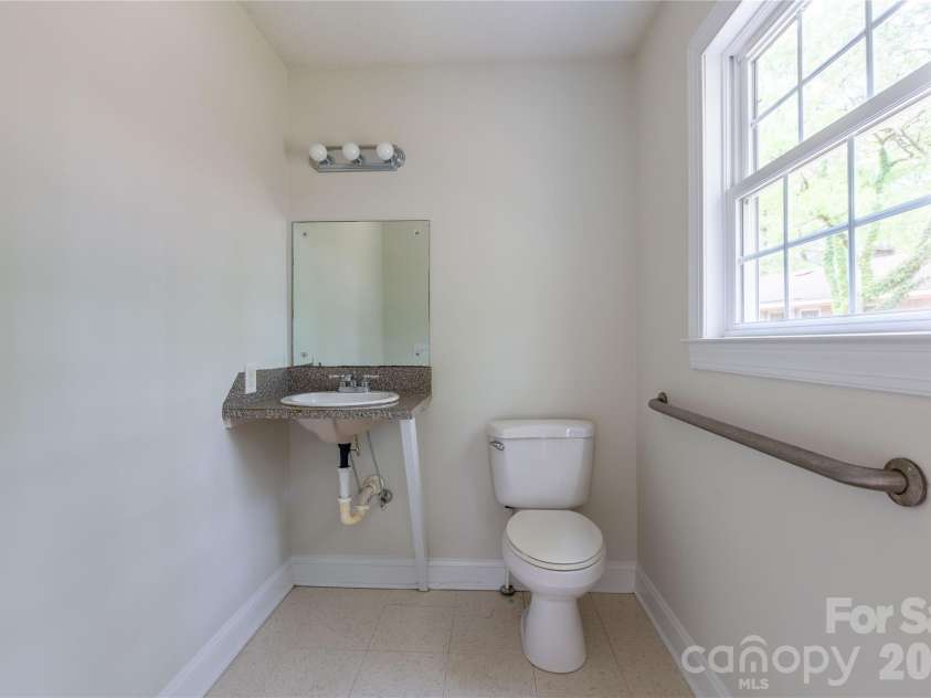 1224 Loop Road, Hookerton, NC 28538.  MLS# CAR4359217, YatesRealty ID 16669. Beauty Shop -Half bath