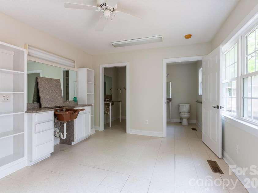 1224 Loop Road, Hookerton, NC 28538.  MLS# CAR4359217, YatesRealty ID 16669. Beauty Shop or could be converted to Tiny house