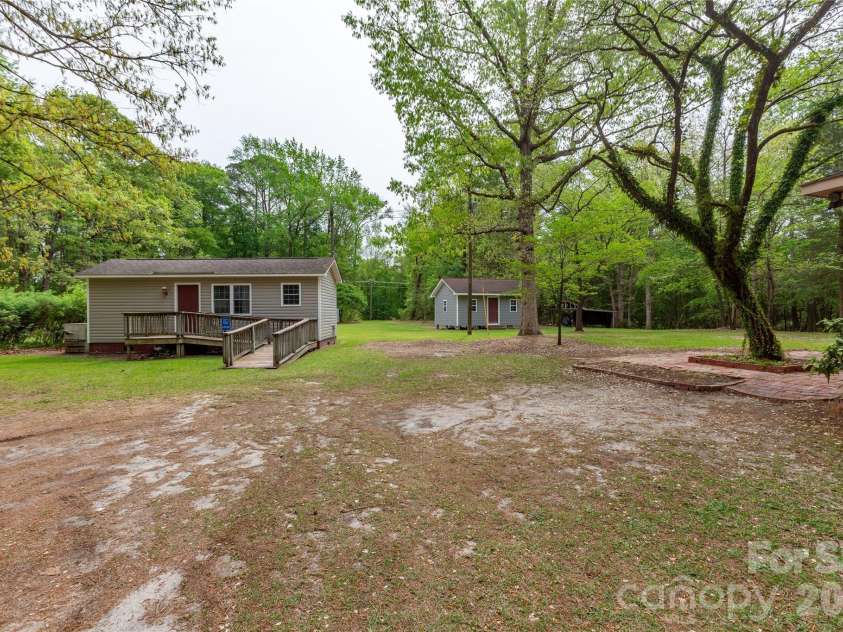 1224 Loop Road, Hookerton, NC 28538.  MLS# CAR4359217, YatesRealty ID 16669. Driving up to house