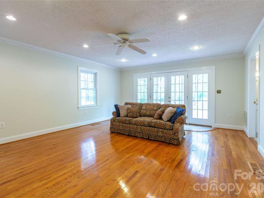 1224 Loop Road, Hookerton, NC 28538.  MLS# CAR4359217, YatesRealty ID 16669. Family Room