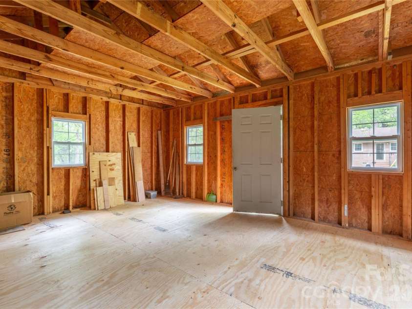 1224 Loop Road, Hookerton, NC 28538.  MLS# CAR4359217, YatesRealty ID 16669. Inside 16x20 building