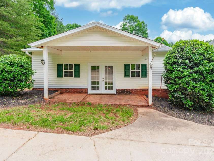 132 Homeplace Lane, Statesville, NC 28625.  MLS# CAR4261459, YatesRealty ID 16669. 
