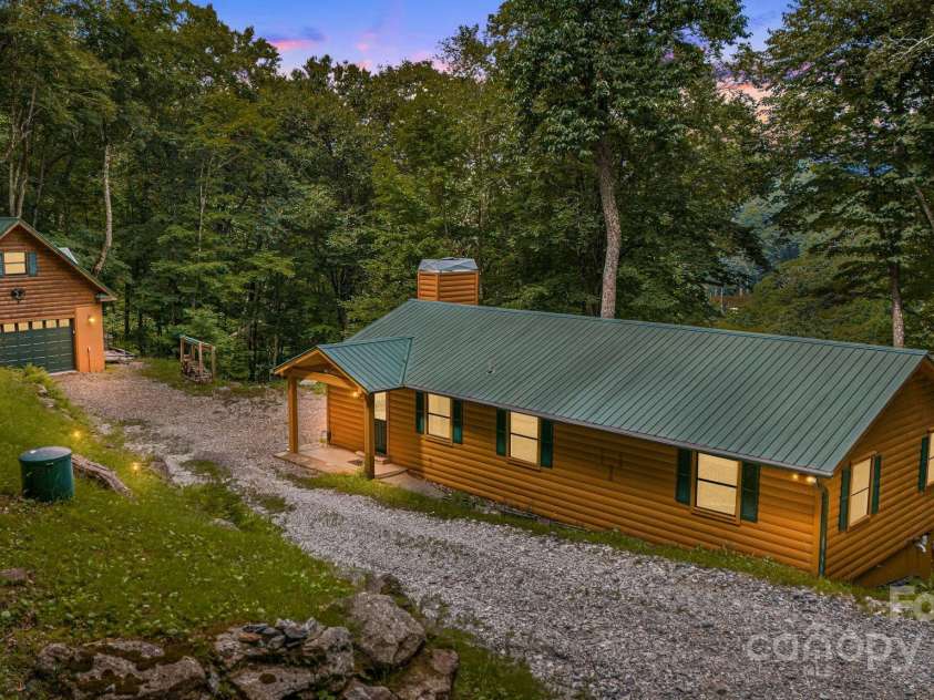 73 Oak Ridge Court, Mars Hill, NC 28754.  MLS# CAR4166537, YatesRealty ID 1667. 2 car detached garage with bonus room above.