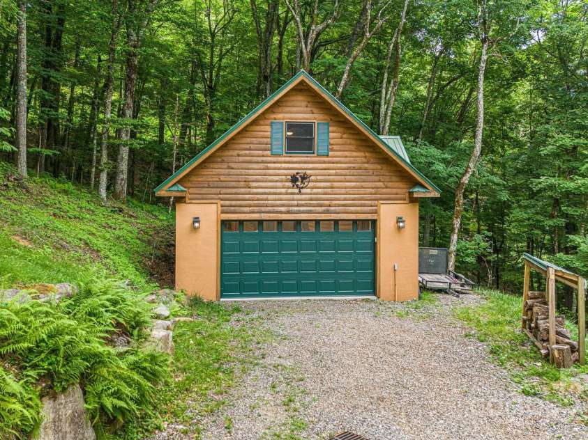 73 Oak Ridge Court, Mars Hill, NC 28754.  MLS# CAR4166537, YatesRealty ID 1667. 2 car garage with bonus room above.