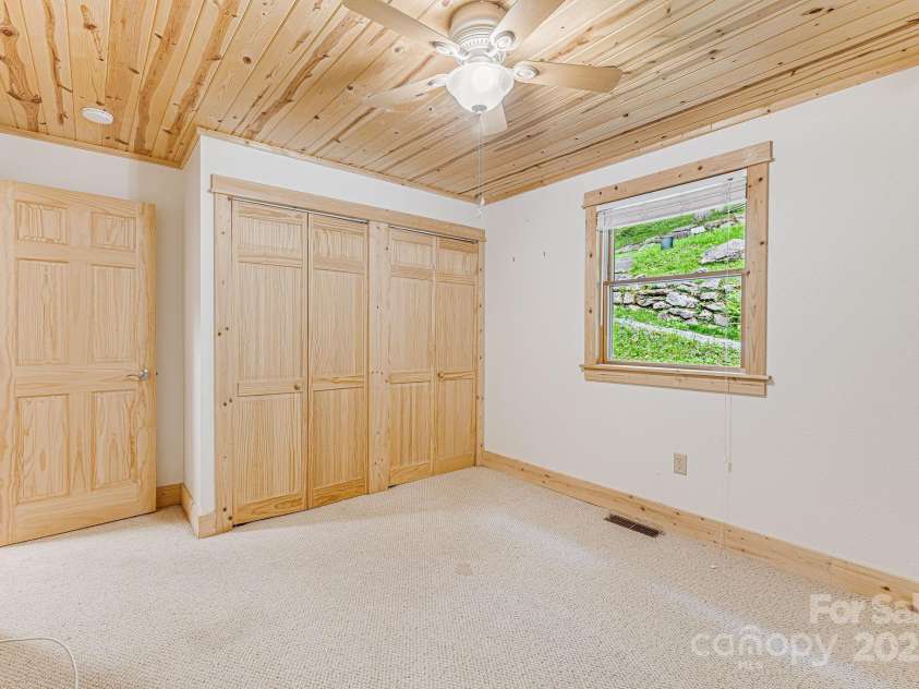 73 Oak Ridge Court, Mars Hill, NC 28754.  MLS# CAR4166537, YatesRealty ID 1667. Bonus room