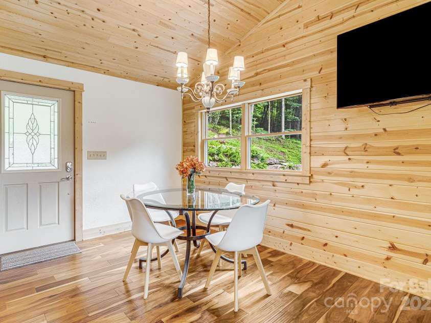 73 Oak Ridge Court, Mars Hill, NC 28754.  MLS# CAR4166537, YatesRealty ID 1667. Dining area.