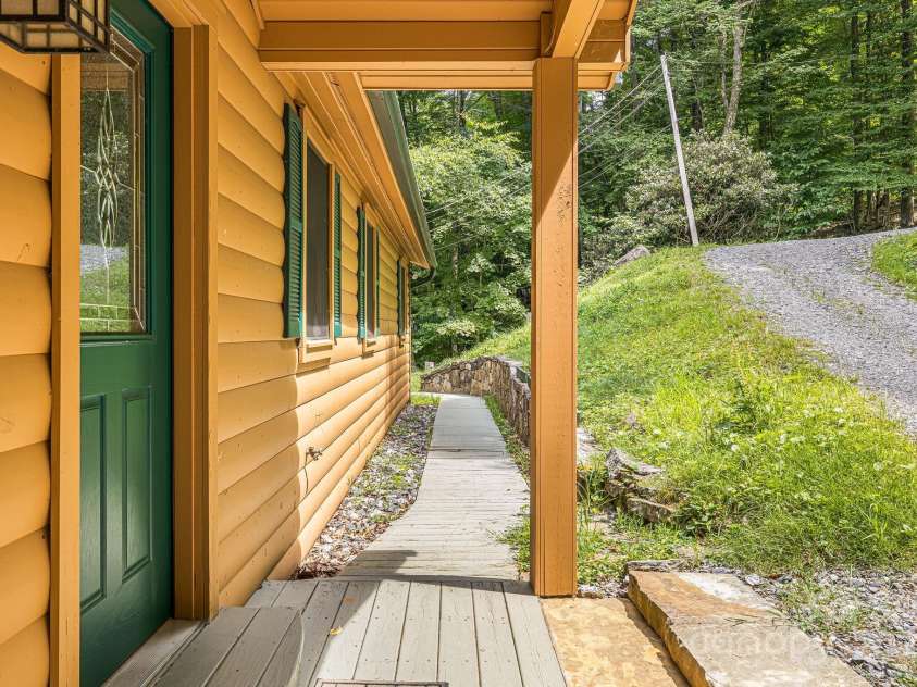 73 Oak Ridge Court, Mars Hill, NC 28754.  MLS# CAR4166537, YatesRealty ID 1667. One level living with one step entrance.