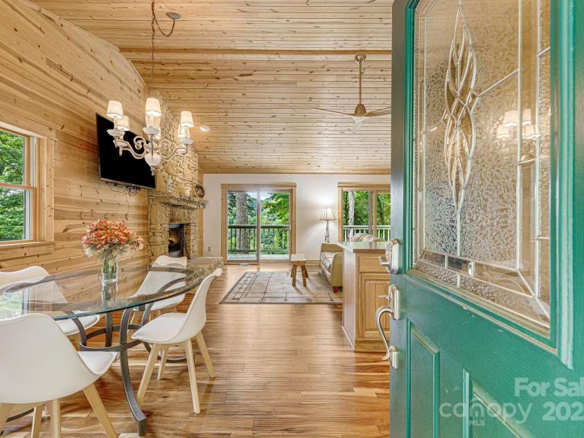 73 Oak Ridge Court, Mars Hill, NC 28754.  MLS# CAR4166537, YatesRealty ID 1667. Welcome to 73 Oakridge Ct.