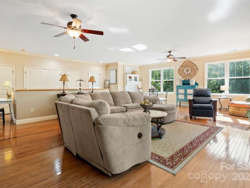 51 Cherry Ridge Lane, Weaverville, NC 28787.  MLS# CAR4261548, YatesRealty ID 16672. 