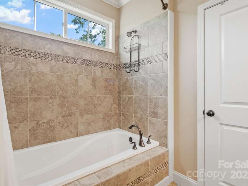 51 Cherry Ridge Lane, Weaverville, NC 28787.  MLS# CAR4261548, YatesRealty ID 16672. 