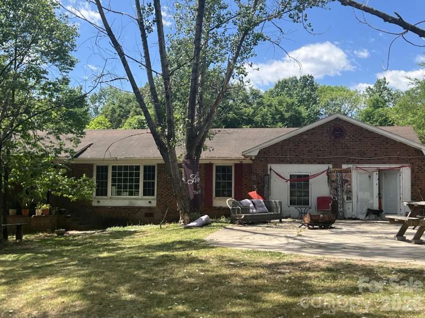 899 US Highway 52 Highway, Wadesboro, NC 28170.  MLS# CAR4373657, YatesRealty ID 16673. 