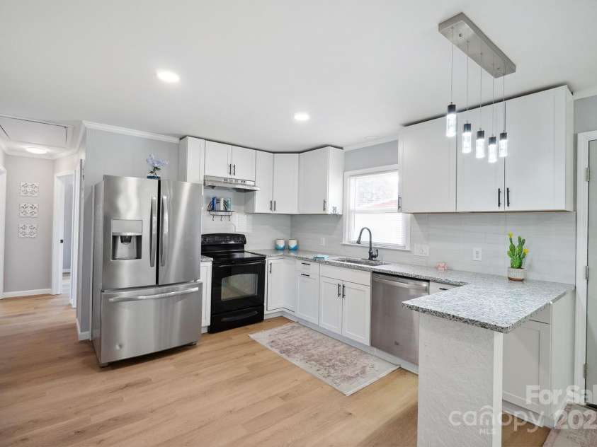 502 Kings Mountain Street, Clover, SC 29710.  MLS# CAR4254881, YatesRealty ID 16674. 