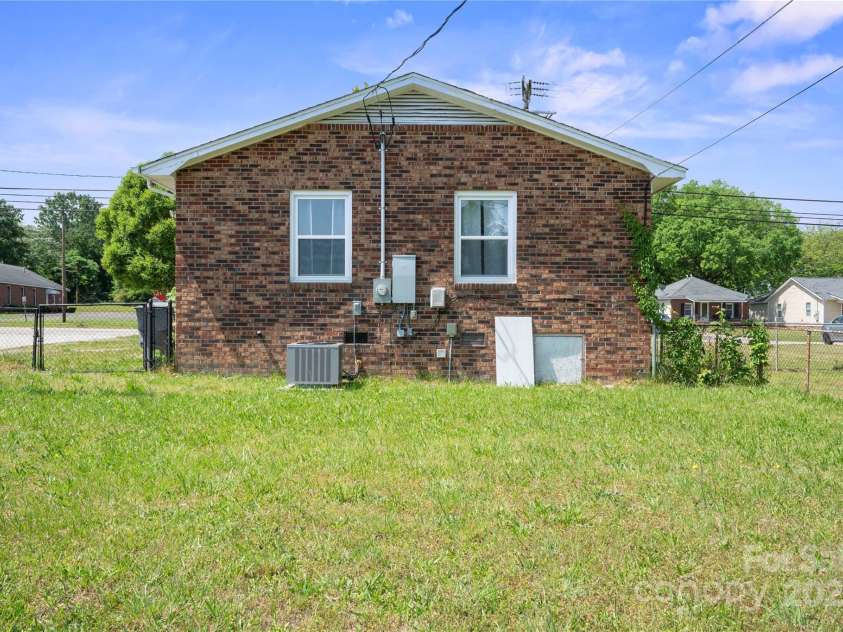 502 Kings Mountain Street, Clover, SC 29710.  MLS# CAR4254881, YatesRealty ID 16674. 