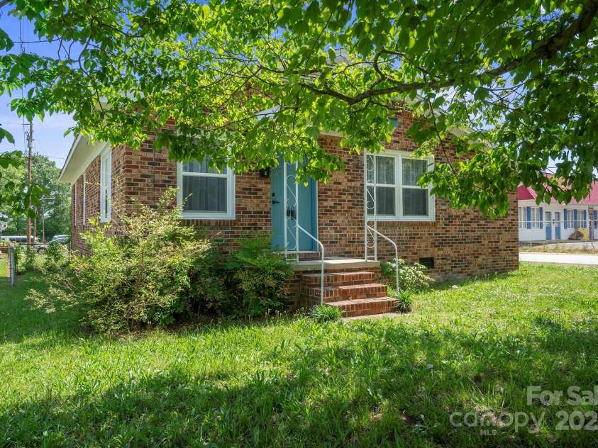 502 Kings Mountain Street, Clover, SC 29710.  MLS# CAR4254881, YatesRealty ID 16674. 