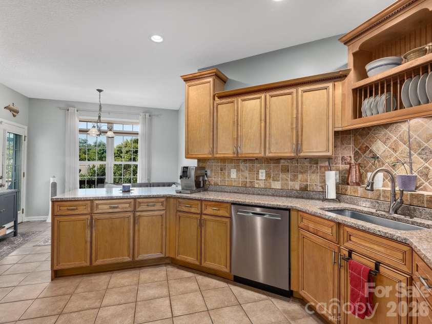 95 Driftstone Circle, Arden, NC 28704.  MLS# CAR4304837, YatesRealty ID 16674. CUSTOM CABINETRY