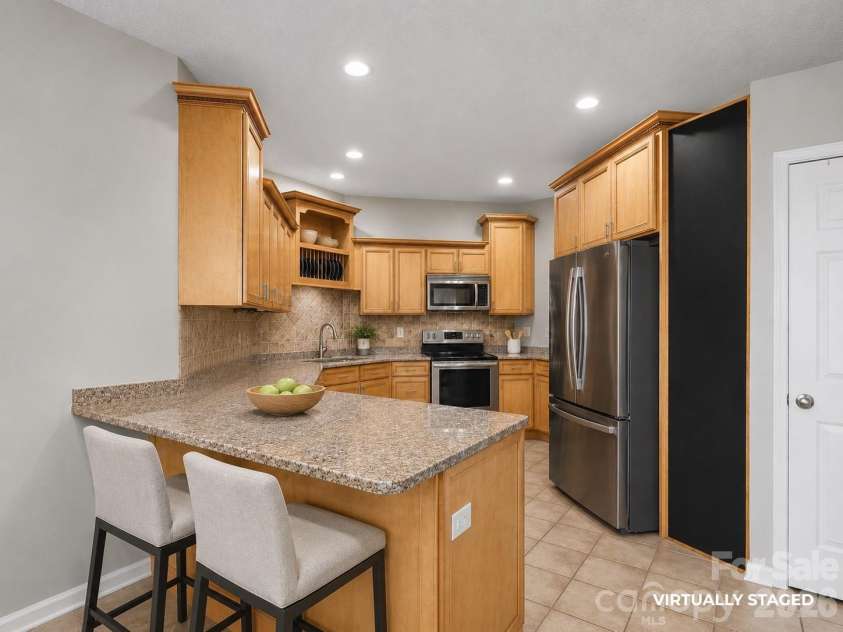 95 Driftstone Circle, Arden, NC 28704.  MLS# CAR4304837, YatesRealty ID 16674. EAT IN BREAKFAST BAR
