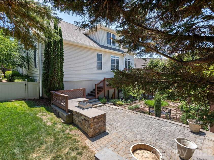 95 Driftstone Circle, Arden, NC 28704.  MLS# CAR4304837, YatesRealty ID 16674. OUTDOOR KITCHEN AREA FOR GRILLING