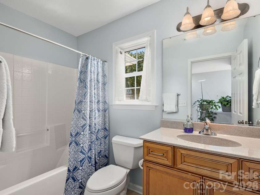 95 Driftstone Circle, Arden, NC 28704.  MLS# CAR4304837, YatesRealty ID 16674. UPPER LEVEL FULL BATH 2