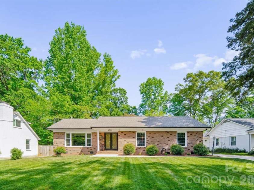 6701 Ronda Avenue, Charlotte, NC 28211.  MLS# CAR4375071, YatesRealty ID 16675. 
