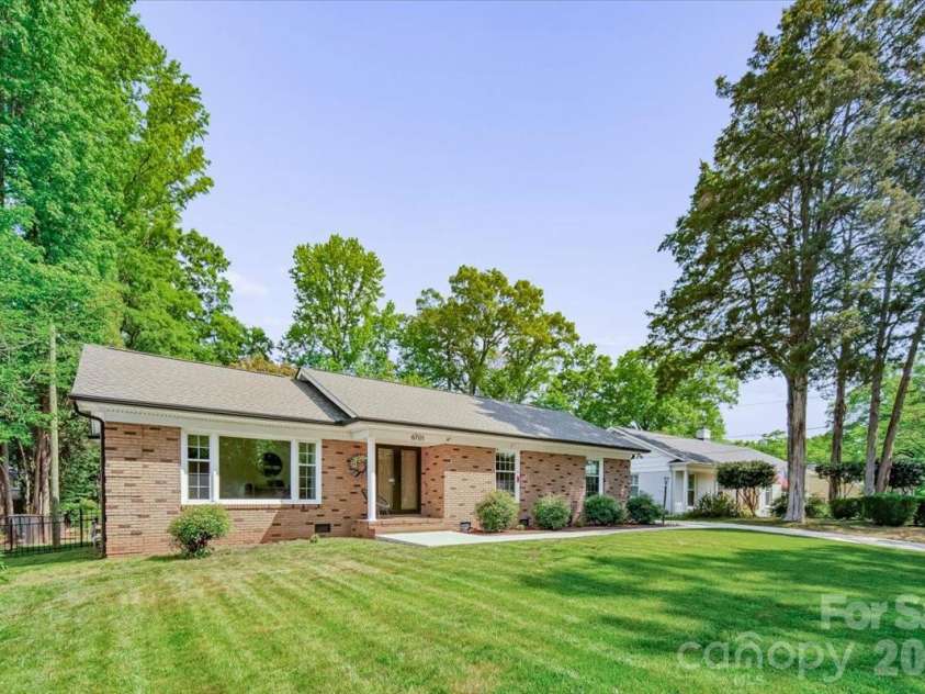 6701 Ronda Avenue, Charlotte, NC 28211.  MLS# CAR4375071, YatesRealty ID 16675. 