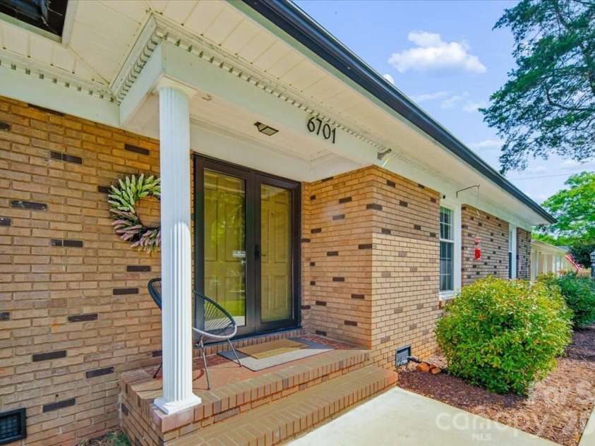 6701 Ronda Avenue, Charlotte, NC 28211.  MLS# CAR4375071, YatesRealty ID 16675. 