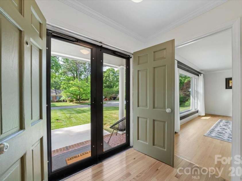6701 Ronda Avenue, Charlotte, NC 28211.  MLS# CAR4375071, YatesRealty ID 16675. 