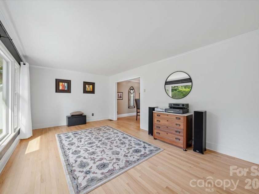 6701 Ronda Avenue, Charlotte, NC 28211.  MLS# CAR4375071, YatesRealty ID 16675. 
