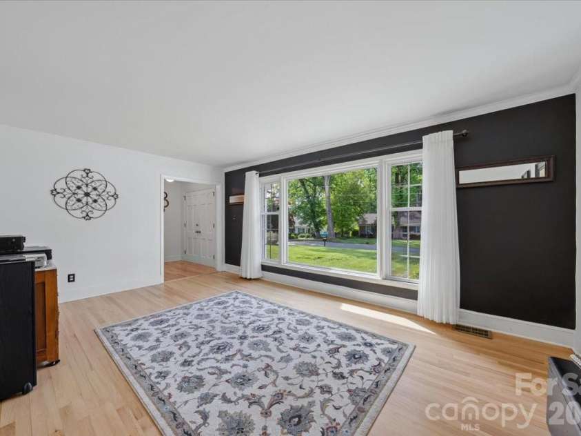 6701 Ronda Avenue, Charlotte, NC 28211.  MLS# CAR4375071, YatesRealty ID 16675. 