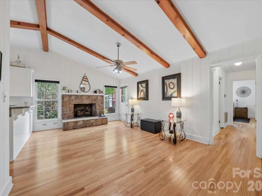 6701 Ronda Avenue, Charlotte, NC 28211.  MLS# CAR4375071, YatesRealty ID 16675. 